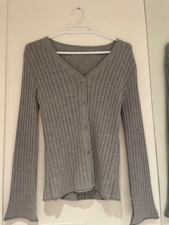 Commense Gray Ribbed V-Neck Button Cardigan - Picture 1 of 2